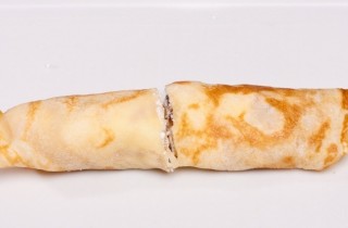 Блинчики с творогом и изюмом, запеченные в духовке