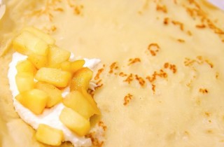 Блинчики с творогом и яблоками