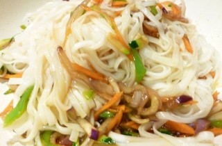 Лапша нудлс с овощами