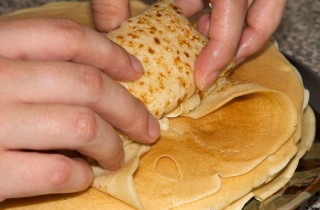 Вкусные блинчики с творогом