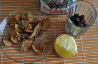 Компот из шиповника с яблоками