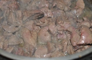 Куриная печень со сметаной