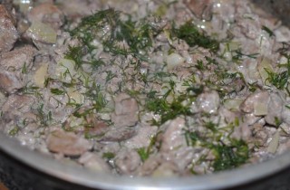 Куриная печень со сметаной