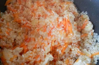 Плов с курицей и овощами в мультиварке