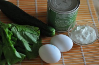 Салат с горошком, яйцом и огурцом
