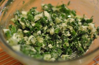 Салат с с зеленым луком, огурцом и яйцами
