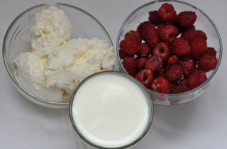 Малиновый коктейль с мороженым