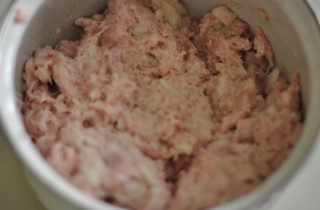 Мясные зразы с сыром на шпажках