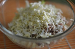 Салат из курицы и огурцов