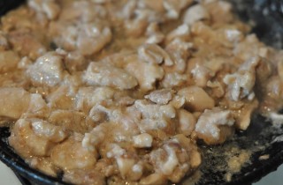 Курица с ананасами в кисло-сладком соусе
