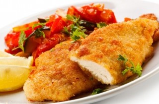 Отбивные получатся более мягкими, если их за 1,5-2 часа до жарки смазать смесью из уксуса и растительного масла. 