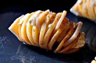 Запеченный картофель с сыром - фото шага 2