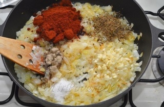 Вкусный гуляш из говядины - фото шага 3