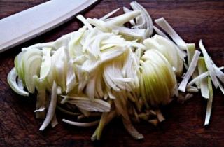 Гуляш из курицы - фото шага 1