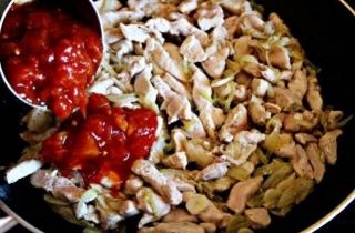 Гуляш из курицы - фото шага 6