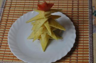 Новогодняя елка из сыра - фото шага 4