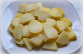 Теплый овощной салат с курицей - фото шага 5