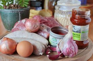 Мясной рулет с колбасой - фото шага 1