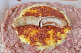 Мясной рулет с колбасой - фото шага 6