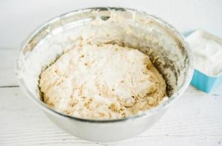Рыбный пирог с рисом из дрожжевого теста - фото шага 3