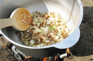 Кулеш из пшена на костре - фото шага 3