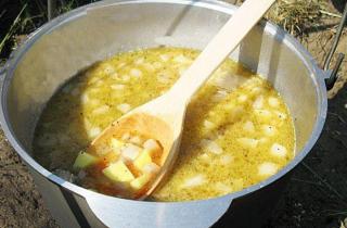 Кулеш из пшена на костре - фото шага 7