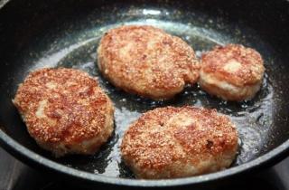 Рыбные котлеты из минтая - фото шага 5