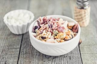 Салат из морепродуктов с зеленью - фото шага 2