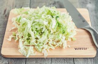 Салат из морепродуктов с зеленью - фото шага 3