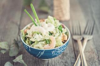 Салат из морепродуктов с зеленью - фото шага 6