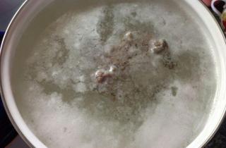 Деревенские щи с бараниной и квашеной капустой - фото шага 2