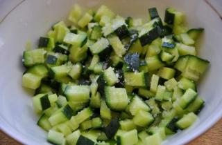 Греческий соус цацики - фото шага 1