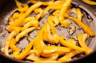 Китайская лапша с креветками - фото шага 3