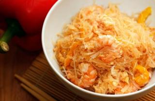 Китайская лапша с креветками - фото шага 8