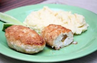 Котлеты из куриной грудки со сливочным маслом - фото шага 5
