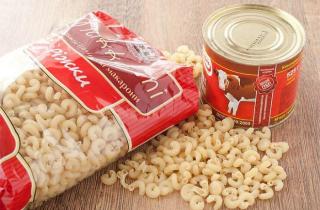 Макароны с тушенкой - фото шага 1