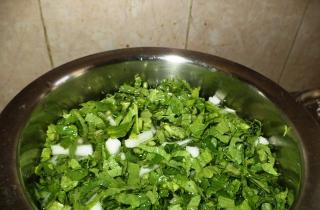 Салат из тушеной редьки - фото шага 2