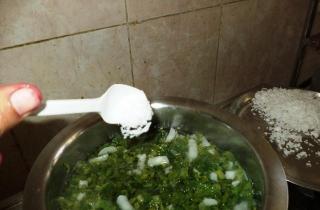 Салат из тушеной редьки - фото шага 4