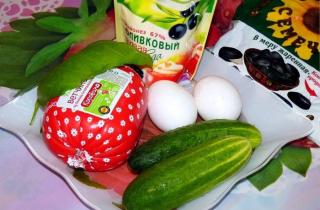 Салат в огуречных лодочках - фото шага 1