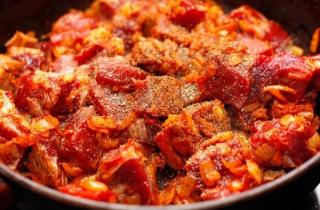 Сочный гуляш из говядины - фото шага 4