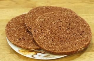 Торт с клубникой и сметаной в мультиварке - фото шага 7