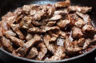 Тушеная говядина в красном вине - фото шага 5