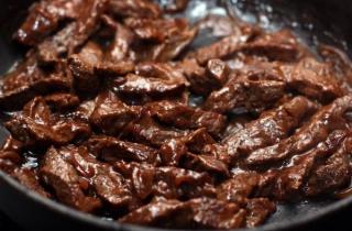 Тушеная говядина в красном вине - фото шага 7