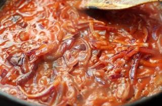 Тушеное мясо с черносливом - фото шага 5