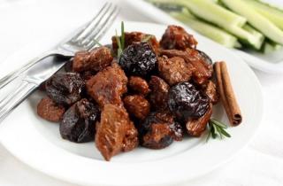 Тушеное мясо с черносливом - фото шага 9