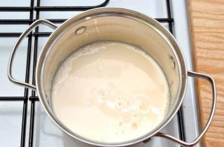 Горячий шоколад с ликером - фото шага 1