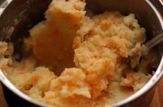 Картофельная запеканка с курицей и шпинатом - фото шага 2