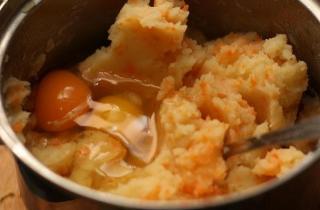 Картофельная запеканка с курицей и шпинатом - фото шага 3