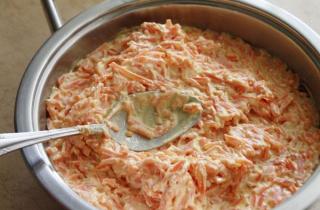 Морковная творожная запеканка с манкой - фото шага 6