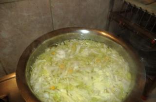 Тушеная капуста с горохом - фото шага 4